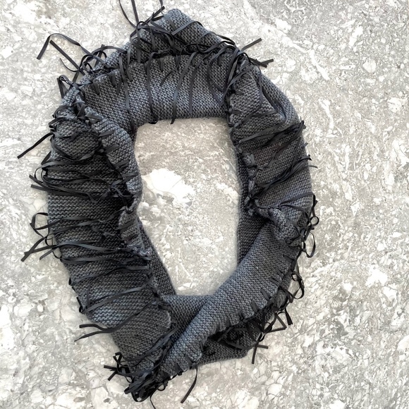 ESPRIT Fringed Infinity Knit Scarf - Picture 9 of 10